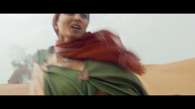 Video Reference: Smile, Flash photography, Wrap, Happy, Comfort, Stole, Landscape, Shawl, Scarf, Fun