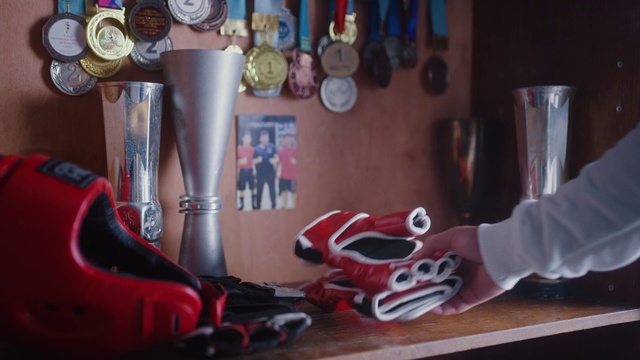 Video Reference: Textile, Fashion, Pink, Lamp, Picture frame, Human leg, Room, Wood, Flooring, Art