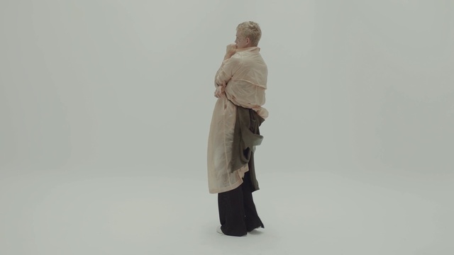 Video Reference: Sleeve, Gesture, Sculpture, Grey, Statue, Art, Blazer, Mist, Formal wear, Haze