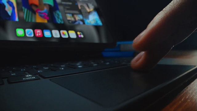 Video Reference: Computer, Netbook, Input device, Computer keyboard, Communication Device, Personal computer, Electronic instrument, Office equipment, Output device, Finger