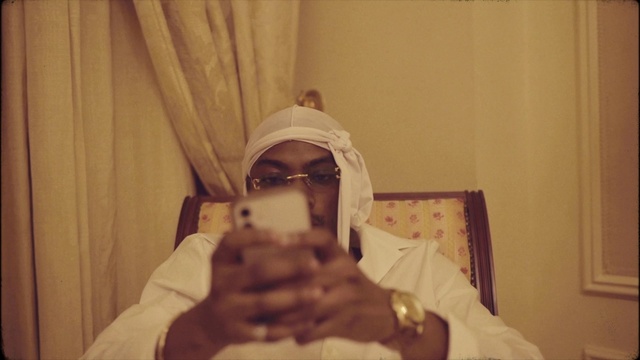 Video Reference: Glasses, Vision care, Comfort, Gesture, Curtain, Sunglasses, Eyewear, Wrist, Event, Thumb