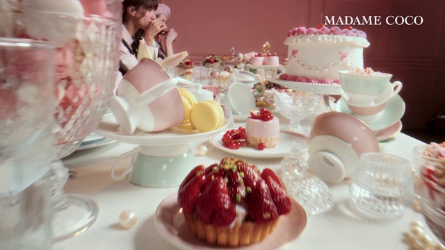 Video Reference: Food, Tableware, Drinkware, Dishware, Table, Plate, Cup, Serveware, Ingredient, Teacup