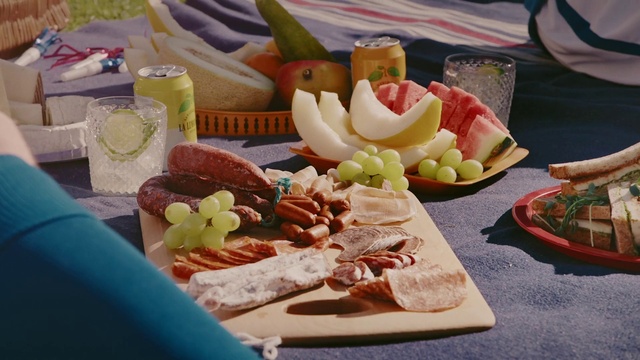 Video Reference: Food, Tableware, Ingredient, Dishware, Recipe, Cuisine, Plate, Salchichón, Dish, Fruit