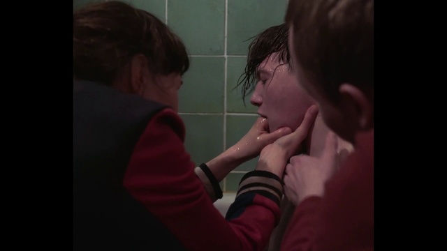 Video Reference: Vision care, Jaw, Eyelash, Ear, Gesture, Eyewear, Flash photography, Event, Magenta, Fun