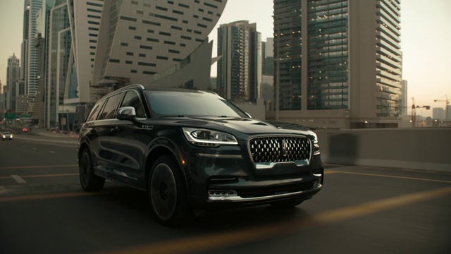 Video Reference: Wheel, Tire, Vehicle, Car, Building, Grille, Vehicle registration plate, Hood, Automotive tire, Automotive lighting