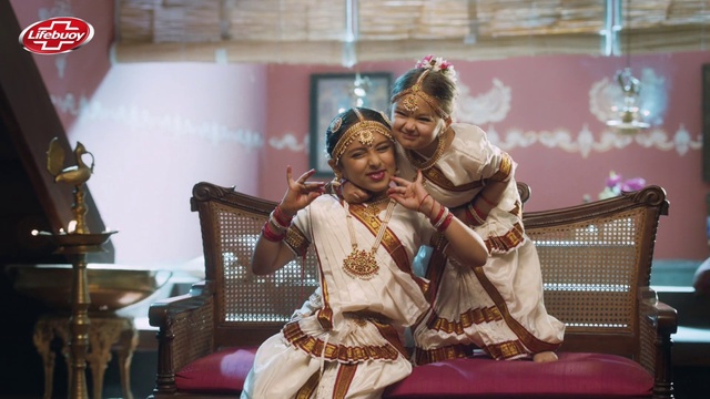 Video Reference: Performing arts, Entertainment, Fashion design, Event, Performance art, Toy, Folk instrument, Choreography, Chair, Leisure