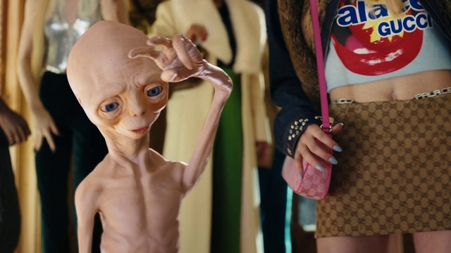 Video Reference: Joint, Hairstyle, Facial expression, Fashion, Neck, Finger, Gesture, Interaction, Fun, Toy