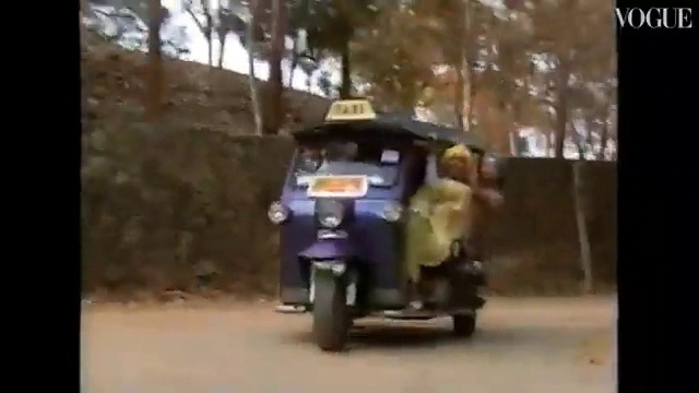 Video Reference: Tire, Wheel, Vehicle, Automotive lighting, Automotive tire, Automotive side-view mirror, Mode of transport, Automotive mirror, Tread, Fender