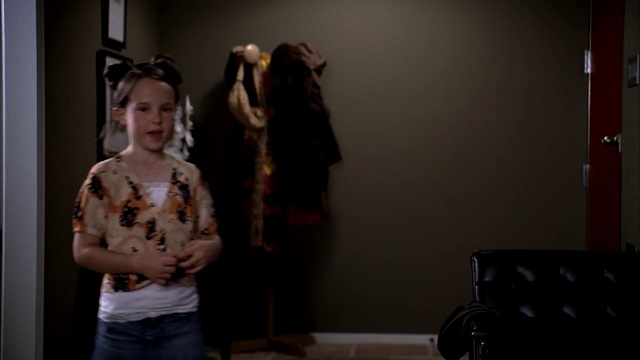 Video Reference: Wall, Fun, Waist, Fashion design, Event, Trunk, Room, T-shirt, Jewellery, Visual arts