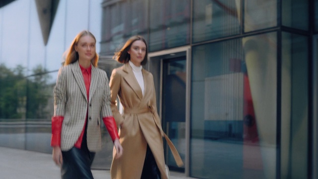 Video Reference: Hairstyle, Sleeve, Street fashion, Waist, Gesture, Collar, Automotive design, Pantsuit, Fashion design, Thigh