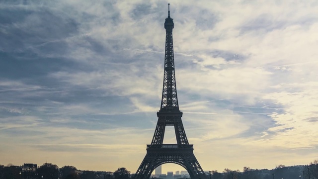 Video Reference: Cloud, Sky, Atmosphere, Tower, Sunlight, Horizon, Tints and shades, Water, Monument, City