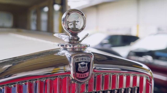 Video Reference: Car, Grille, Motor vehicle, Hood, Automotive design, Automotive lighting, Vehicle, Automotive exterior, Classic car, Emblem