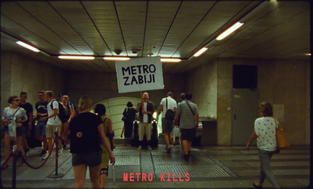 Video Reference: Shorts, Standing, T-shirt, Luggage and bags, Bag, Event, Flooring, Fun, Crowd, Room