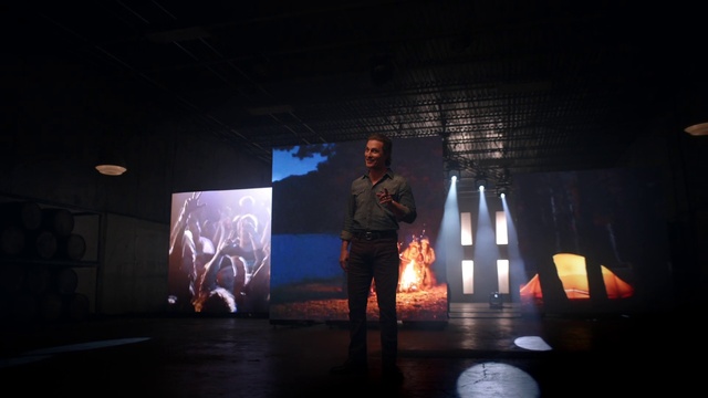 Video Reference: Fashion, Entertainment, Performing arts, Performance art, Artist, Art, Music venue, Event, Projection screen, Electricity