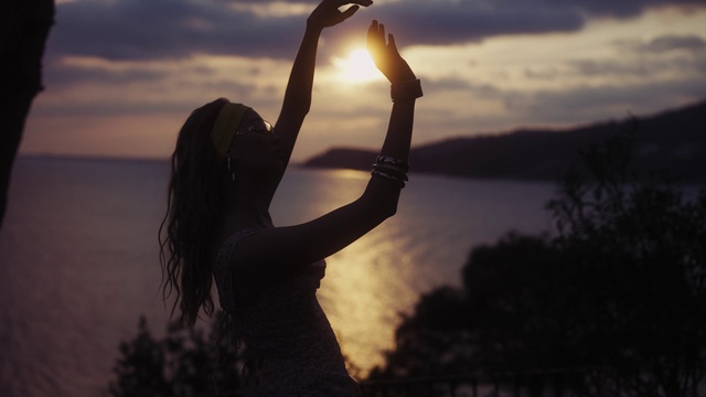 Video Reference: Hair, Cloud, Water, Hand, Sky, People in nature, Flash photography, Plant, Happy, Musical instrument