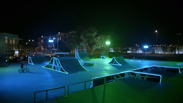 Video Reference: Light, Lighting, Sky, Architecture, Street light, Building, Plant, Leisure, Grass, Tree