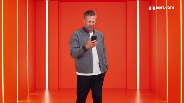 Video Reference: Orange, Microphone, Sleeve, Dress shirt, Collar, Red, Audio equipment, Blazer, Magenta, Entertainment