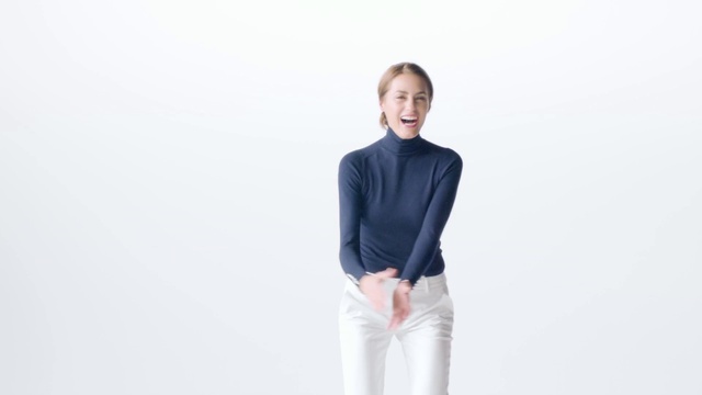 Video Reference: Arm, Shoulder, Jersey, Neck, Sleeve, Waist, Gesture, Collar, Sportswear, Elbow