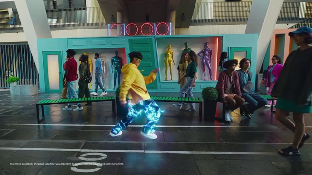 Video Reference: Art, Entertainment, Leisure, Public space, Performing arts, Recreation, Sneakers, Fun, Performance art, Technology