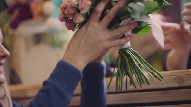 Video Reference: Hand, Flower, Plant, Petal, Gesture, Finger, Flower Arranging, Nail, Bouquet, Ornament
