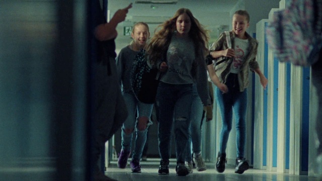 Video Reference: Entertainment, Gesture, Street fashion, Thigh, Fashion design, Leisure, Performing arts, Denim, Fun, Event