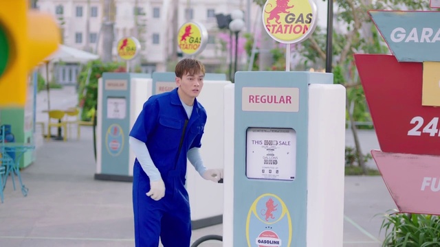 Video Reference: Green, Yellow, Red, Street fashion, Plant, Gas, Recreation, Electric blue, Event, Machine