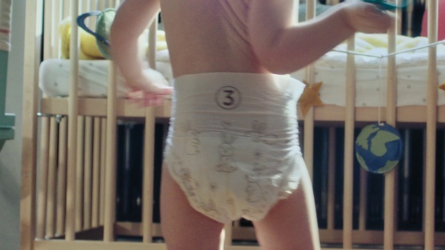 Video Reference: Joint, Shoulder, Leg, Neck, Waist, Textile, Sleeve, Standing, Thigh, Knee