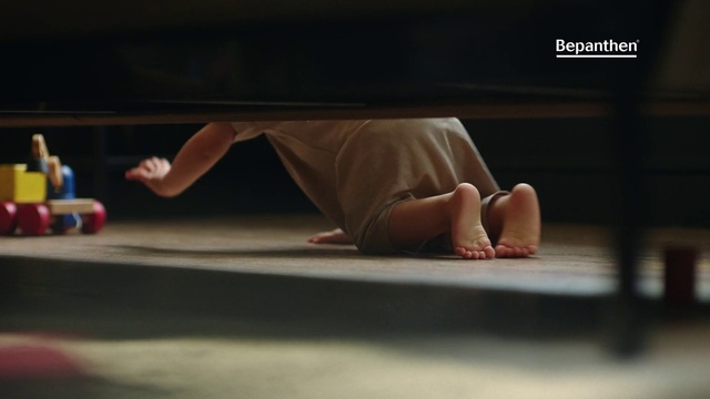 Video Reference: Wood, Comfort, Flooring, Knee, Floor, Flash photography, Hardwood, Elbow, Thigh, Performing arts