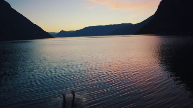 Video Reference: Sky, Water, Cloud, Water resources, Atmosphere, Mountain, Natural landscape, Dusk, Afterglow, Lake