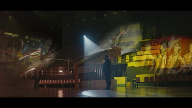 Video Reference: Building, Performing arts, Entertainment, Performance art, Music venue, Metropolitan area, Midnight, Event, City, Facade