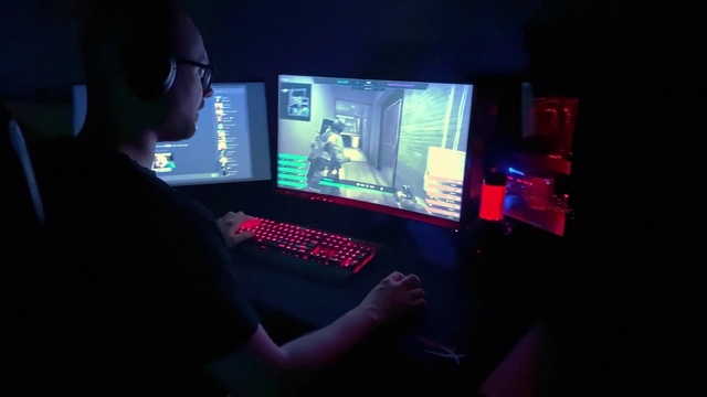 Video Reference: Computer, Personal computer, Computer keyboard, Computer monitor, Gamer, Desk, Gadget, Entertainment, Peripheral, Desktop computer