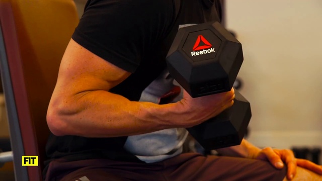 Video Reference: Elbow, Knee, Baseball cap, Wrist, Competition event, Recreation, Sportswear, T-shirt, Personal protective equipment, Cap