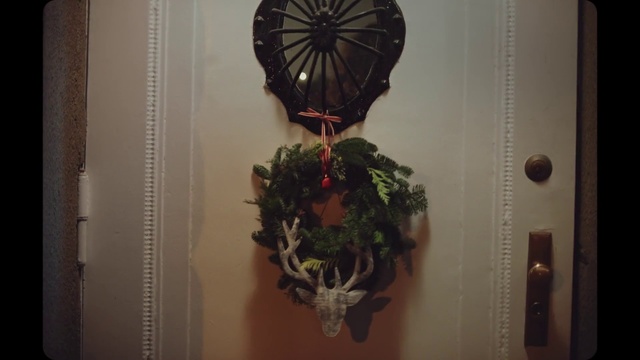 Video Reference: Wood, Plant, Twig, Wall, Ornament, Christmas ornament, Tints and shades, Christmas decoration, Creative arts, Tree