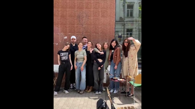 Video Reference: Jeans, Smile, Flash photography, Street fashion, Performing arts, Entertainment, Event, City, Musician, Leisure