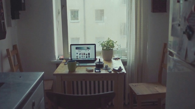 Video Reference: Table, Property, Personal computer, Furniture, Computer, Computer desk, Window, Building, Writing desk, Desk