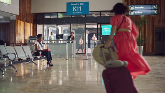 Video Reference: Wheel, Luggage and bags, Bag, Chair, Flooring, Event, Street, City, Advertising, Passenger