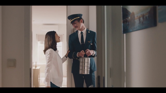 Video Reference: Sleeve, Flash photography, Gesture, Hat, Interaction, Fashion design, Blazer, Formal wear, Event, Suit