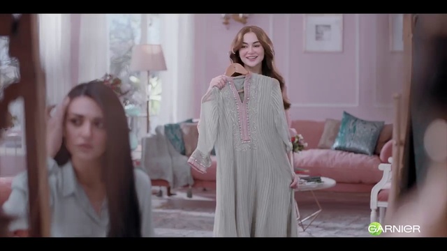 Video Reference: Shoulder, Purple, Smile, Fashion, Neck, Sleeve, Textile, Flash photography, Happy, Interior design