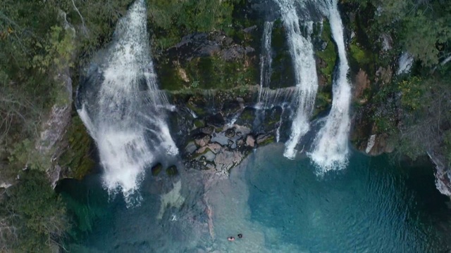 Video Reference: Water, Water resources, Plant, Natural landscape, Waterfall, Vegetation, Watercourse, Fluvial landforms of streams, Atmospheric phenomenon, Biome