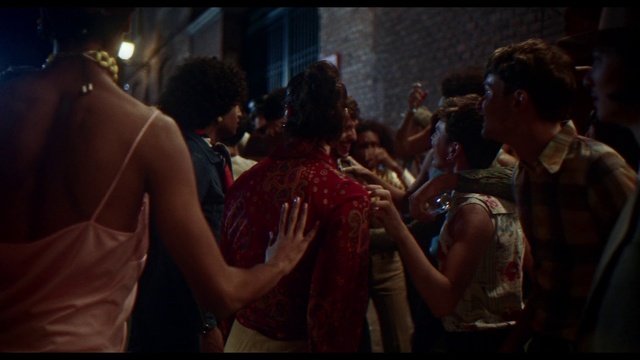 Video Reference: Microphone, Entertainment, Interaction, Crowd, Fun, Event, Magenta, T-shirt, Performing arts, Leisure