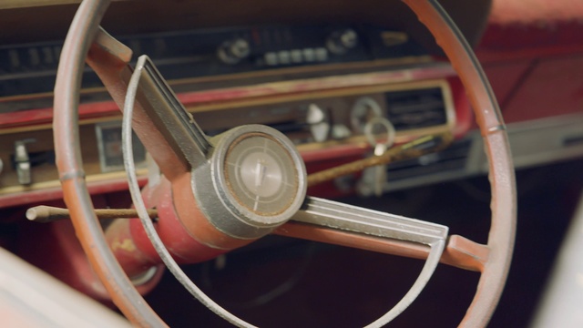 Video Reference: Vehicle, Car, Wheel, Motor vehicle, Steering part, Automotive design, Steering wheel, Vehicle door, Odometer, Rim