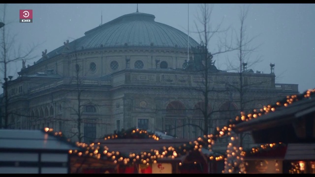 Video Reference: Sky, World, Street light, Building, Facade, Landmark, City, Dome, Symmetry, Cityscape