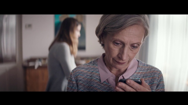 Video Reference: Mouth, Eyelash, Flash photography, Jaw, Neck, Gesture, Fun, Blond, Event, Electric blue