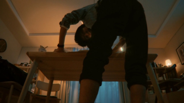 Video Reference: Joint, Shoulder, Shorts, Flash photography, Gesture, Waist, Elbow, Knee, Thigh, Wood