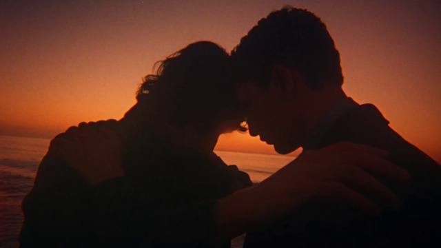 Video Reference: Sky, Cloud, Flash photography, Happy, Gesture, Dusk, Atmospheric phenomenon, People in nature, Sunset, Sunrise