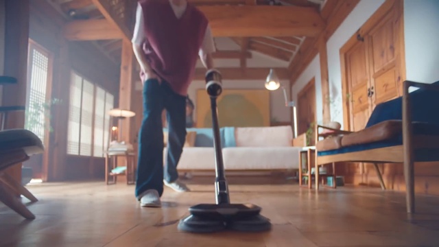 Video Reference: Wood, Standing, Flooring, Floor, Microphone stand, Audio equipment, Hardwood, Musical instrument, Entertainment, Cleanliness