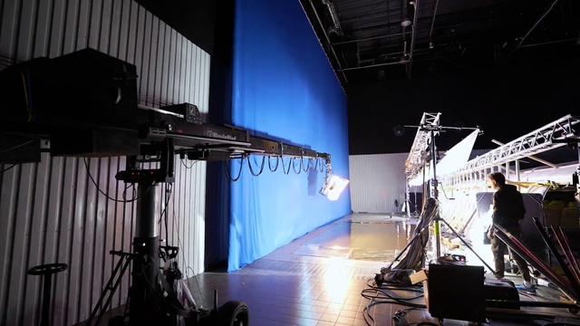 Video Reference: Tripod, Electricity, Entertainment, Machine, Stage, Engineering, Space, Event, Building, Music venue