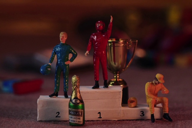 Video Reference: Toy, Art, Entertainment, Event, Performance art, Performing arts, Stage, Trophy, Competition, Performance