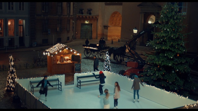 Video Reference: Christmas tree, World, Biome, Urban design, Event, Winter, Holiday, Leisure, Video game software, Christmas decoration