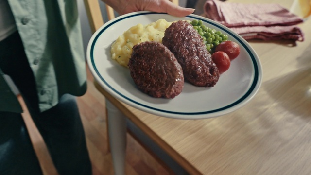 Video Reference: Food, Table, Tableware, Mettwurst, Plate, Ingredient, Recipe, Cuisine, Dish, Kaszanka